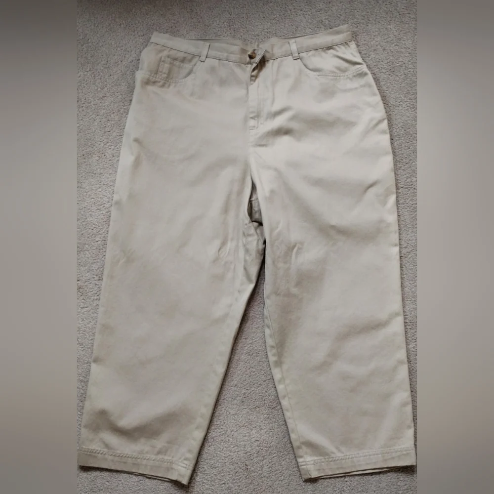 Brand New Rafaella ladies cropped pants size 14 (fit small) NWOT in beige